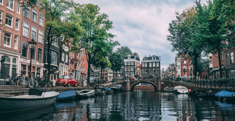 A cidade de Amsterdã.
